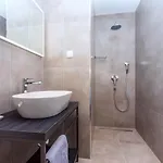 Belvedere With Heated Pool, Billiards, Media Room, Sea Views,10 Pax אומיס