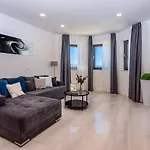 וילה Belvedere With Heated Pool, Billiards, Media Room, Sea Views,10 Pax *
