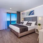 Belvedere With Heated Pool, Billiards, Media Room, Sea Views,10 Pax