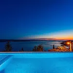 Belvedere With Heated Pool, Billiards, Media Room, Sea Views,10 Pax * אומיס