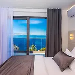 Belvedere With Heated Pool, Billiards, Media Room, Sea Views,10 Pax *