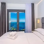 Belvedere With Heated Pool, Billiards, Media Room, Sea Views,10 Pax *