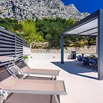 Belvedere With Heated Pool, Billiards, Media Room, Sea Views,10 Pax אומיס