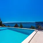 Belvedere With Heated Pool, Billiards, Media Room, Sea Views,10 Pax אומיס