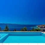 Belvedere With Heated Pool, Billiards, Media Room, Sea Views,10 Pax וילה
