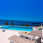 Belvedere With Heated Pool, Billiards, Media Room, Sea Views,10 Pax * אומיס