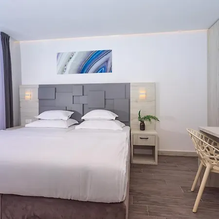 Belvedere With Heated Pool, Billiards, Media Room, Sea Views,10 Pax 奥米什