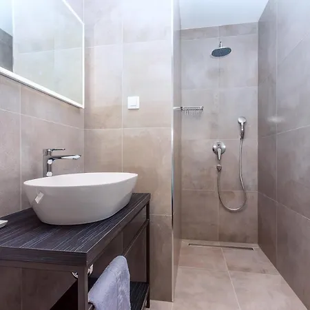 Belvedere With Heated Pool, Billiards, Media Room, Sea Views,10 Pax Omis