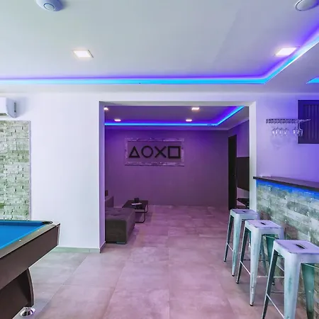别墅 Belvedere With Heated Pool, Billiards, Media Room, Sea Views,10 Pax *