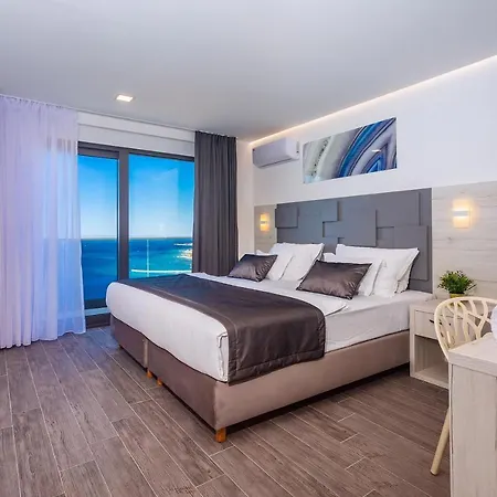 Belvedere With Heated Pool, Billiards, Media Room, Sea Views,10 Pax