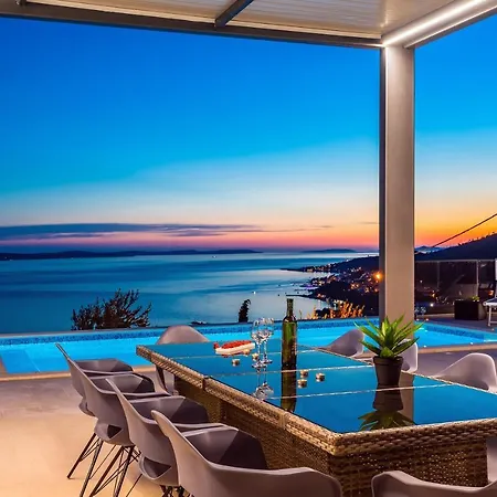 别墅 Belvedere With Heated Pool, Billiards, Media Room, Sea Views,10 Pax 奥米什