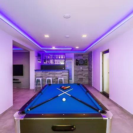 Belvedere With Heated Pool, Billiards, Media Room, Sea Views,10 Pax Villa Omiš