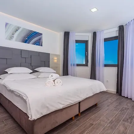 Belvedere With Heated Pool, Billiards, Media Room, Sea Views,10 Pax Villa Omis