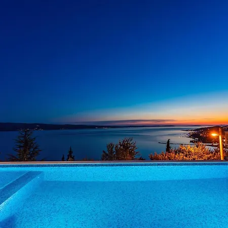 Belvedere With Heated Pool, Billiards, Media Room, Sea Views,10 Pax * Omis