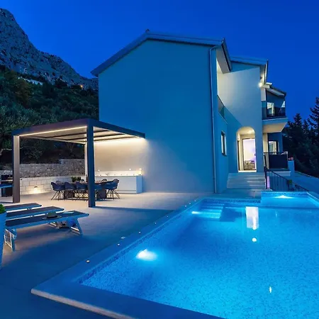 Belvedere With Heated Pool, Billiards, Media Room, Sea Views,10 Pax Omis