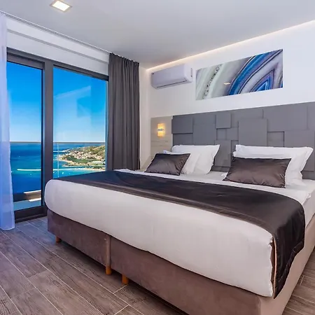 Belvedere With Heated Pool, Billiards, Media Room, Sea Views,10 Pax * Omis
