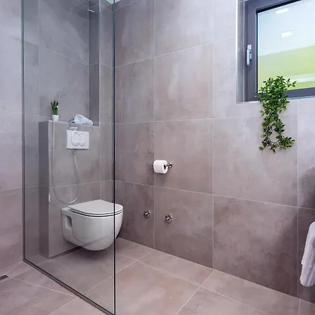 Belvedere With Heated Pool, Billiards, Media Room, Sea Views,10 Pax Villa Omis