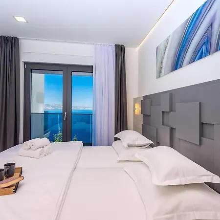 Belvedere With Heated Pool, Billiards, Media Room, Sea Views,10 Pax 别墅