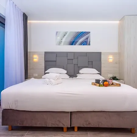 Belvedere With Heated Pool, Billiards, Media Room, Sea Views,10 Pax Villa *