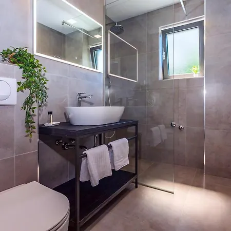 别墅 Belvedere With Heated Pool, Billiards, Media Room, Sea Views,10 Pax 奥米什