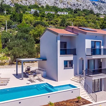 Belvedere With Heated Pool, Billiards, Media Room, Sea Views,10 Pax Omiš