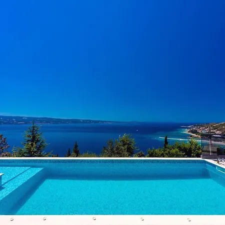 Belvedere With Heated Pool, Billiards, Media Room, Sea Views,10 Pax 别墅