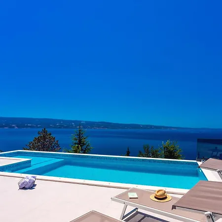 Belvedere With Heated Pool, Billiards, Media Room, Sea Views,10 Pax *