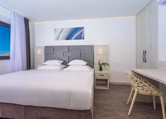 Belvedere With Heated Pool, Billiards, Media Room, Sea Views,10 Pax Omiš