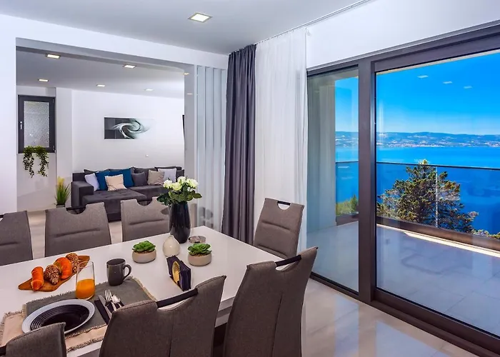 Villa Belvedere With Heated Pool, Billiards, Media Room, Sea Views,10 Pax Omiš