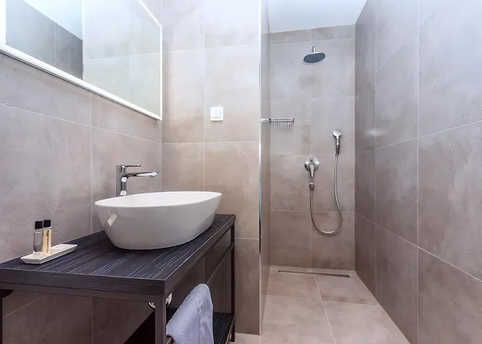 Belvedere With Heated Pool, Billiards, Media Room, Sea Views,10 Pax Omiš