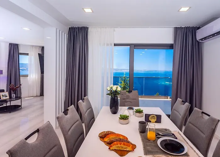 Belvedere With Heated Pool, Billiards, Media Room, Sea Views,10 Pax Villa *