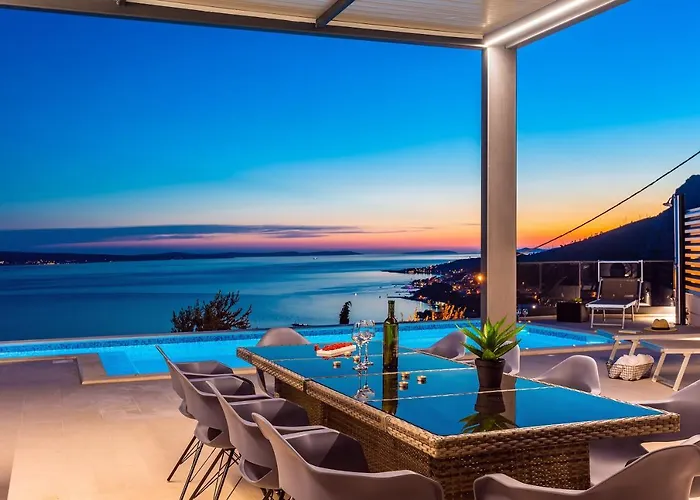 Villa Belvedere With Heated Pool, Billiards, Media Room, Sea Views,10 Pax Omiš