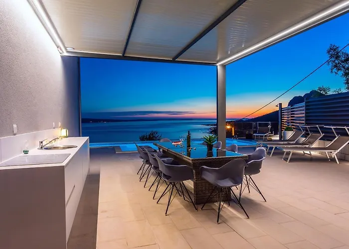 Belvedere With Heated Pool, Billiards, Media Room, Sea Views,10 Pax * Omiš