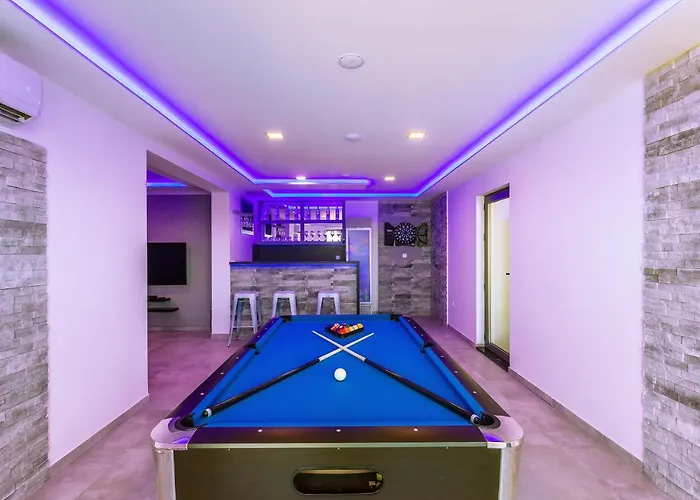 Belvedere With Heated Pool, Billiards, Media Room, Sea Views,10 Pax Villa Omiš