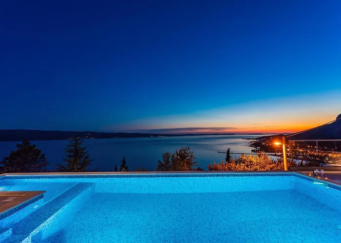Belvedere With Heated Pool, Billiards, Media Room, Sea Views,10 Pax * Omiš