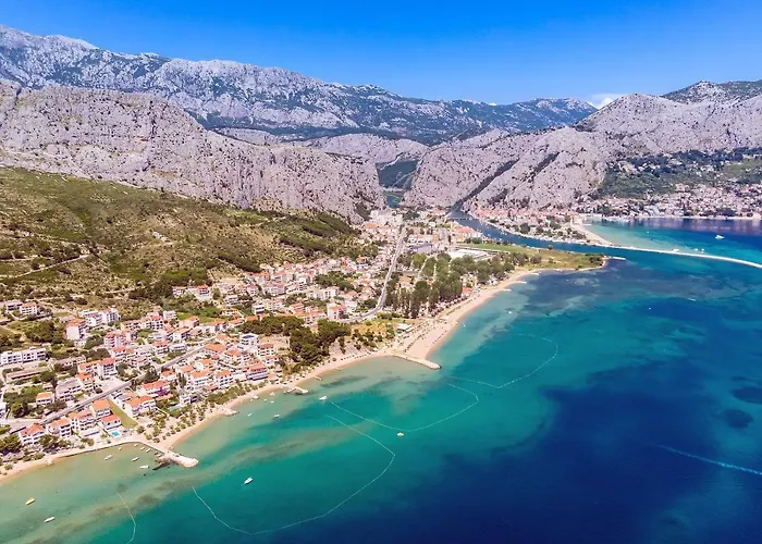 Villa Belvedere With Heated Pool, Billiards, Media Room, Sea Views,10 Pax *