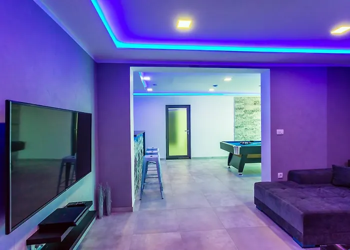 Belvedere With Heated Pool, Billiards, Media Room, Sea Views,10 Pax Villa