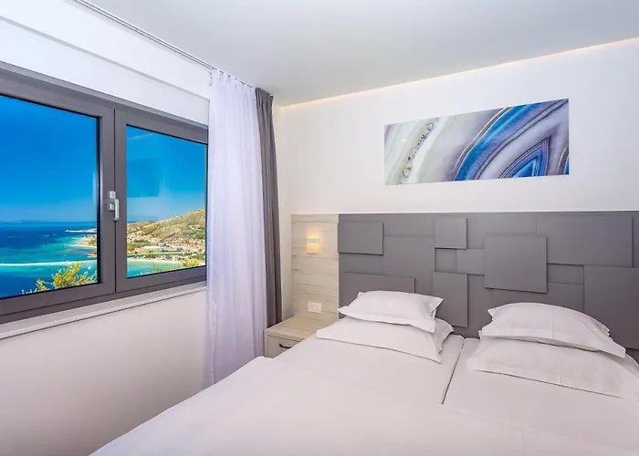 Belvedere With Heated Pool, Billiards, Media Room, Sea Views,10 Pax Villa *