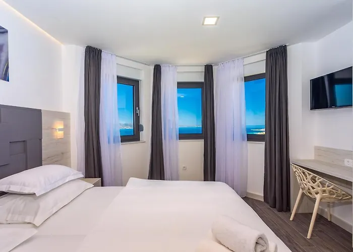 Belvedere With Heated Pool, Billiards, Media Room, Sea Views,10 Pax Villa