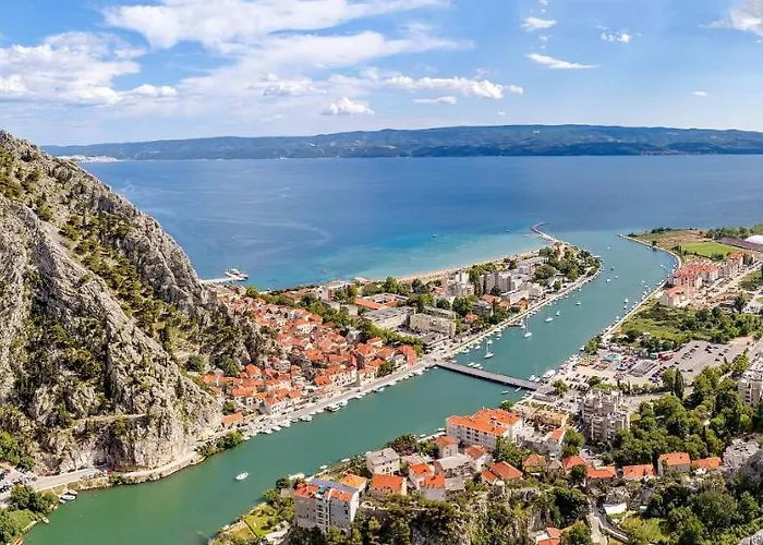 Villa Belvedere With Heated Pool, Billiards, Media Room, Sea Views,10 Pax