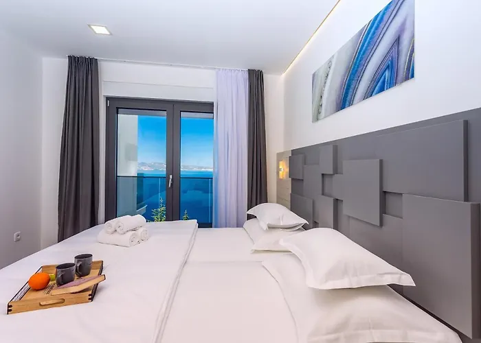 Belvedere With Heated Pool, Billiards, Media Room, Sea Views,10 Pax Villa