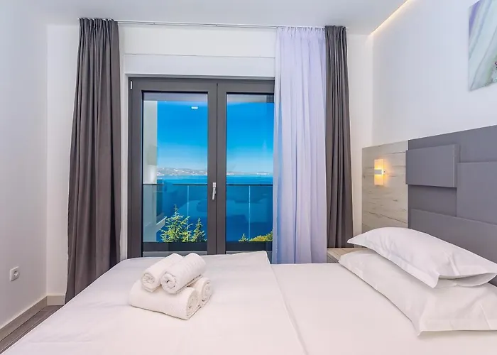 Belvedere With Heated Pool, Billiards, Media Room, Sea Views,10 Pax *