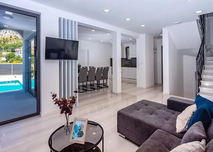 Belvedere With Heated Pool, Billiards, Media Room, Sea Views,10 Pax *