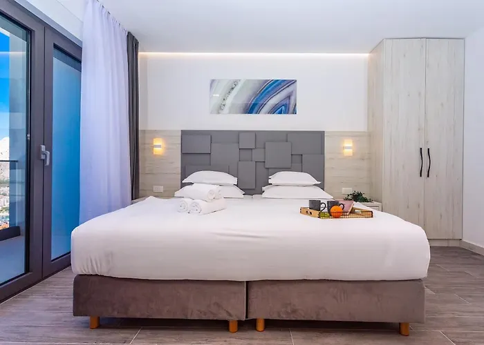 Belvedere With Heated Pool, Billiards, Media Room, Sea Views,10 Pax Villa *