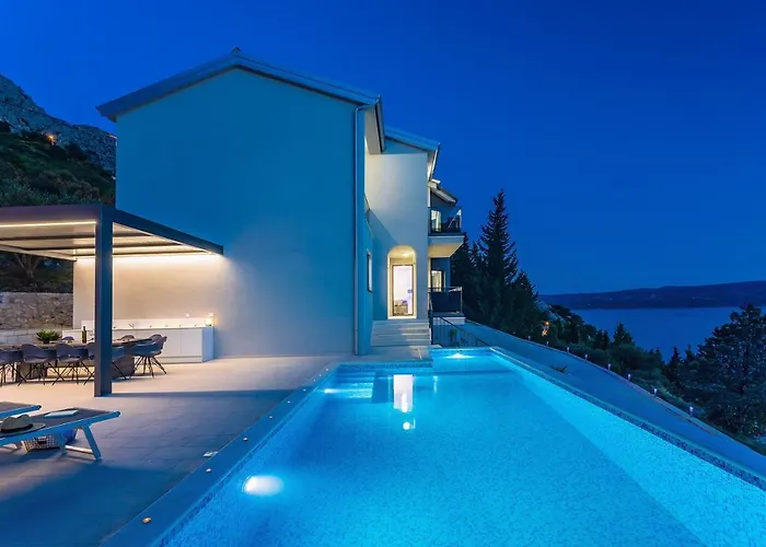 Villa Belvedere With Heated Pool, Billiards, Media Room, Sea Views,10 Pax Omiš