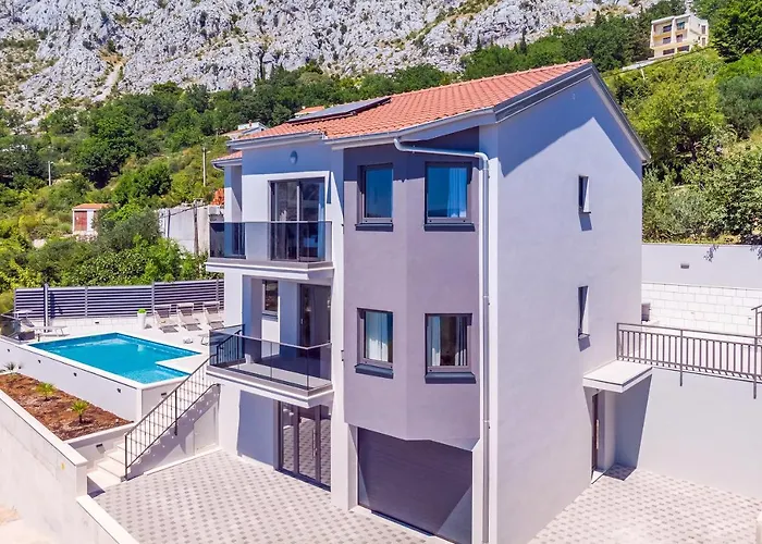 Villa Belvedere With Heated Pool, Billiards, Media Room, Sea Views,10 Pax *