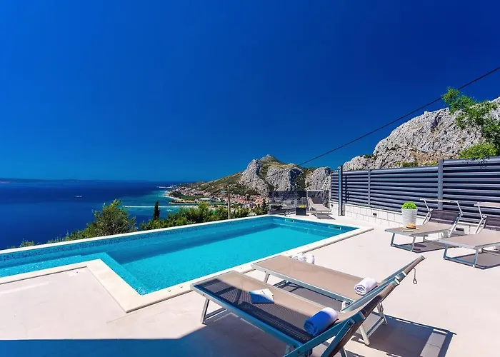 Belvedere With Heated Pool, Billiards, Media Room, Sea Views,10 Pax * Omiš
