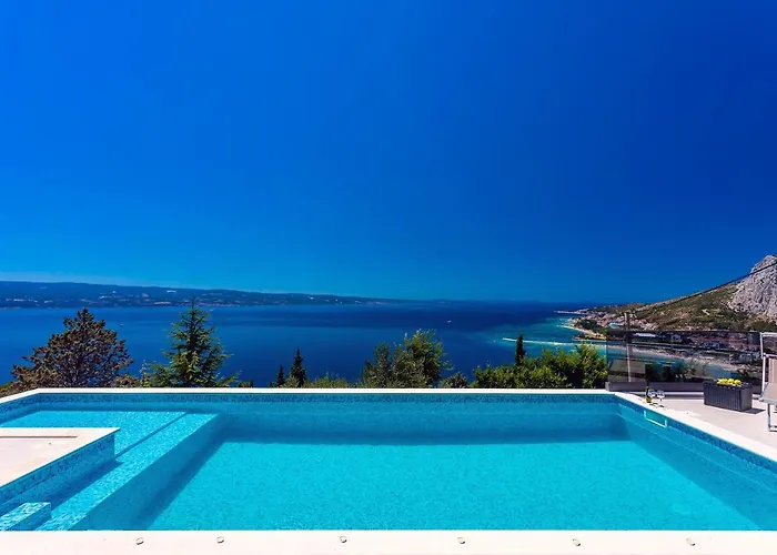 Belvedere With Heated Pool, Billiards, Media Room, Sea Views,10 Pax Villa